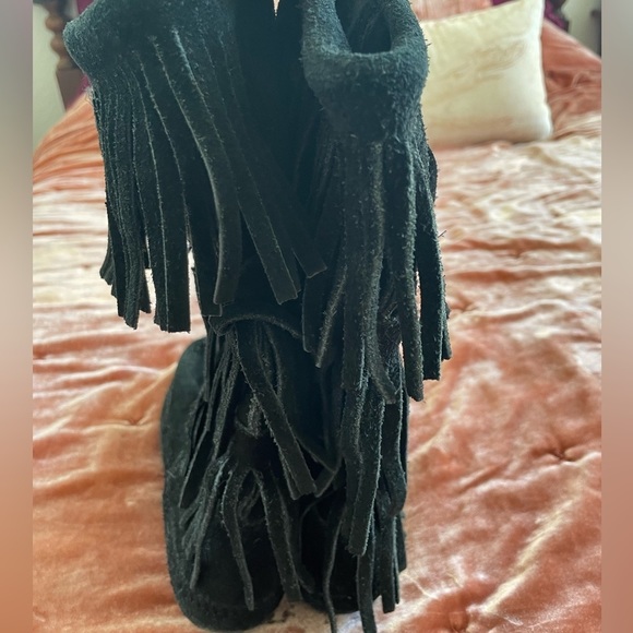 Minnetonka | Suede black fringe mid calf boots women’s size 7 - Picture 5 of 8